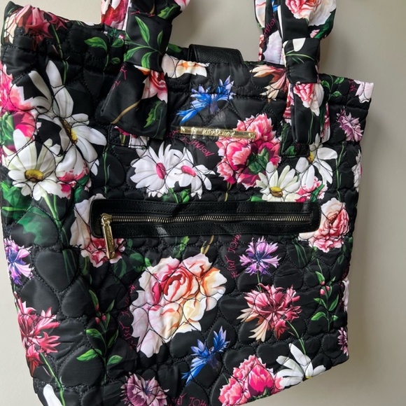 NWOT Betsey Johnson weekender NWT) black Floral quilted tote bag shoulder straps - Picture 4 of 8